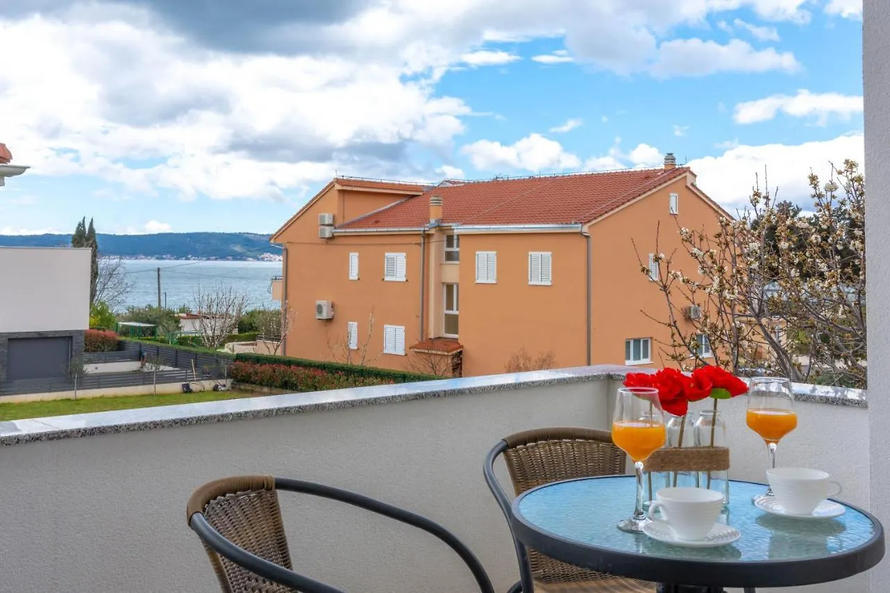 Luxury Apartment With Terrace Castel Kaštela