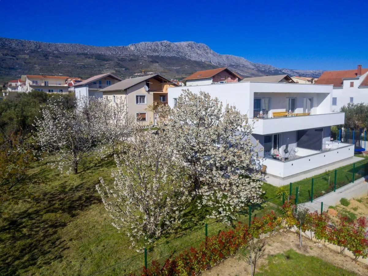 Luxury Apartment With Terrace Castel Kastela Croatia