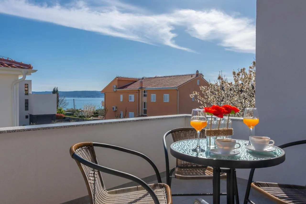 Luxury Apartment With Terrace Castel Kastela Croatia