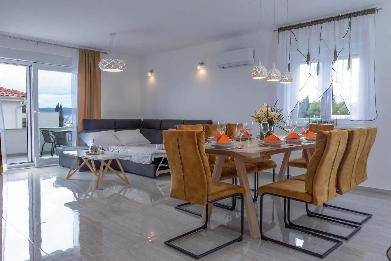 Luxury Apartment With Terrace Castel Kaštela