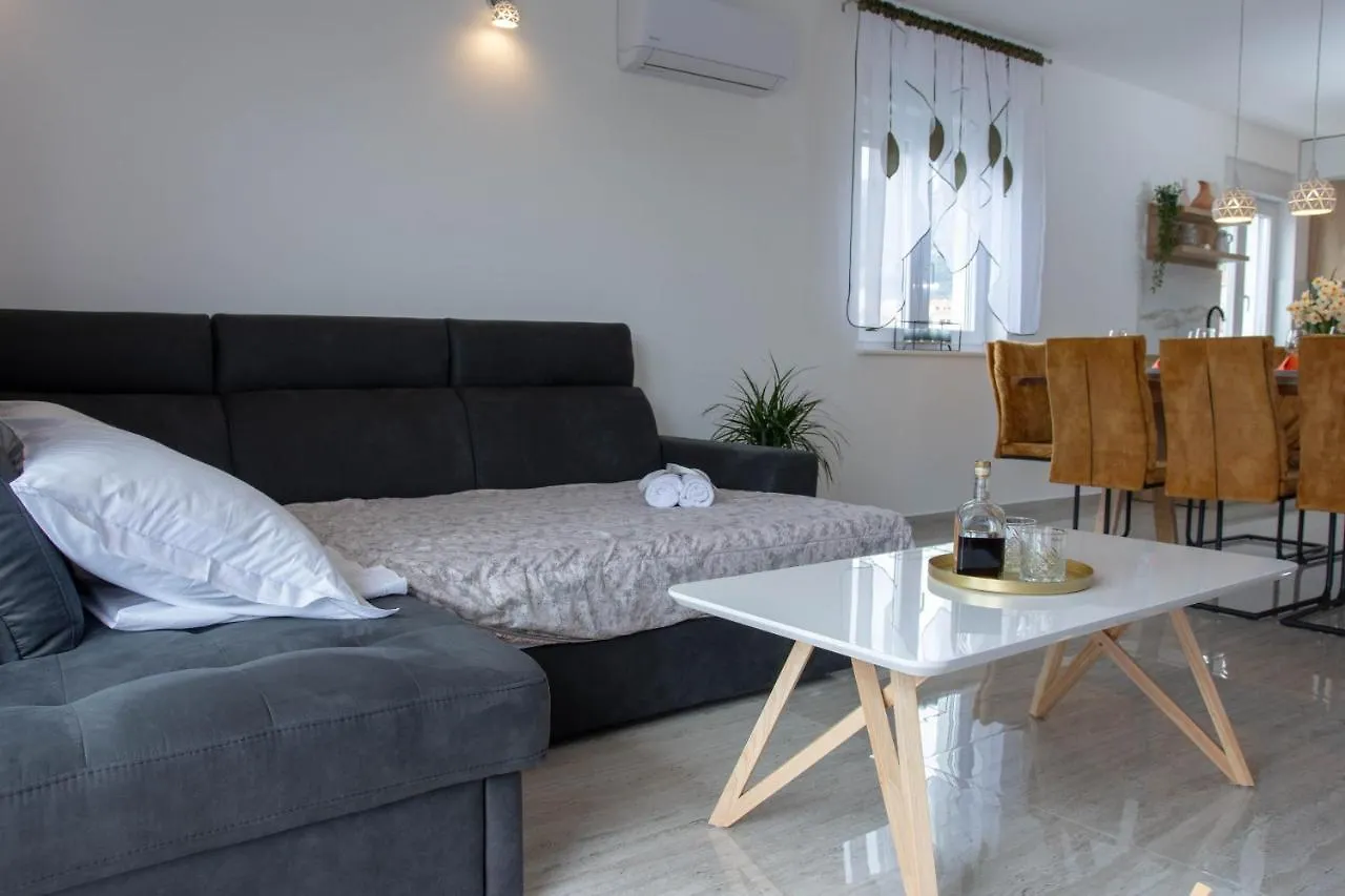 Luxury Apartment With Terrace Castel Kaštela Kroatien